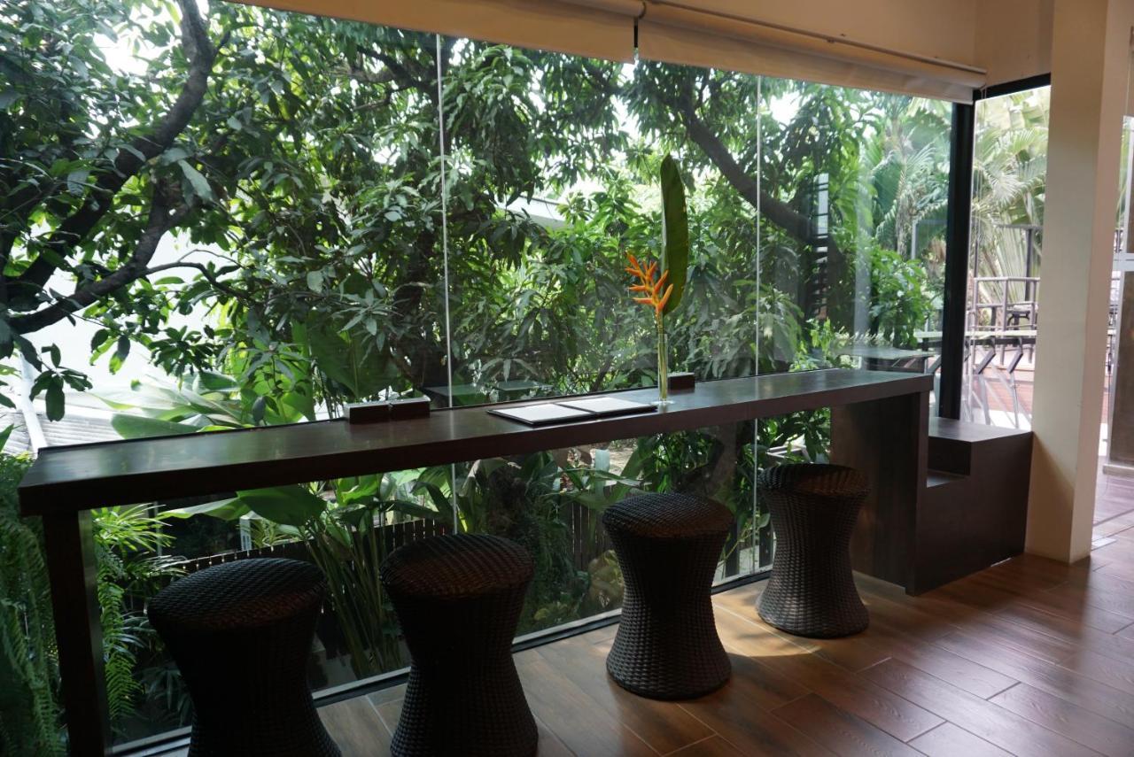Third Rock Hostel Bangkok Buitenkant foto