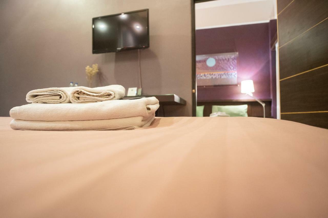 Third Rock Hostel Bangkok Buitenkant foto