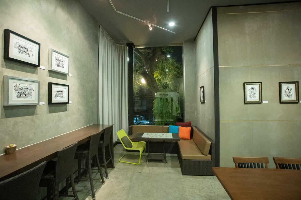 Third Rock Hostel Bangkok Buitenkant foto