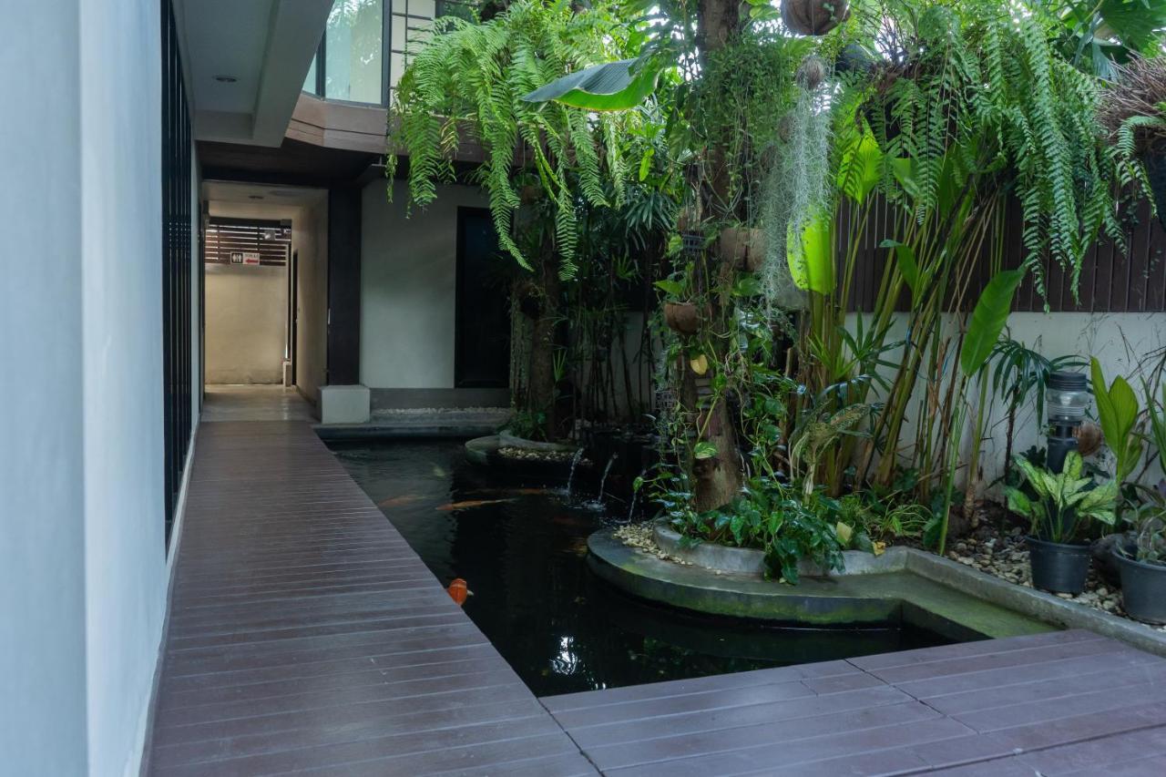 Third Rock Hostel Bangkok Buitenkant foto